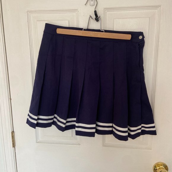 H&M Pleated Mini Skirt - Picture 2 of 4